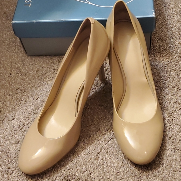 2 pairs of heels - Picture 3 of 17